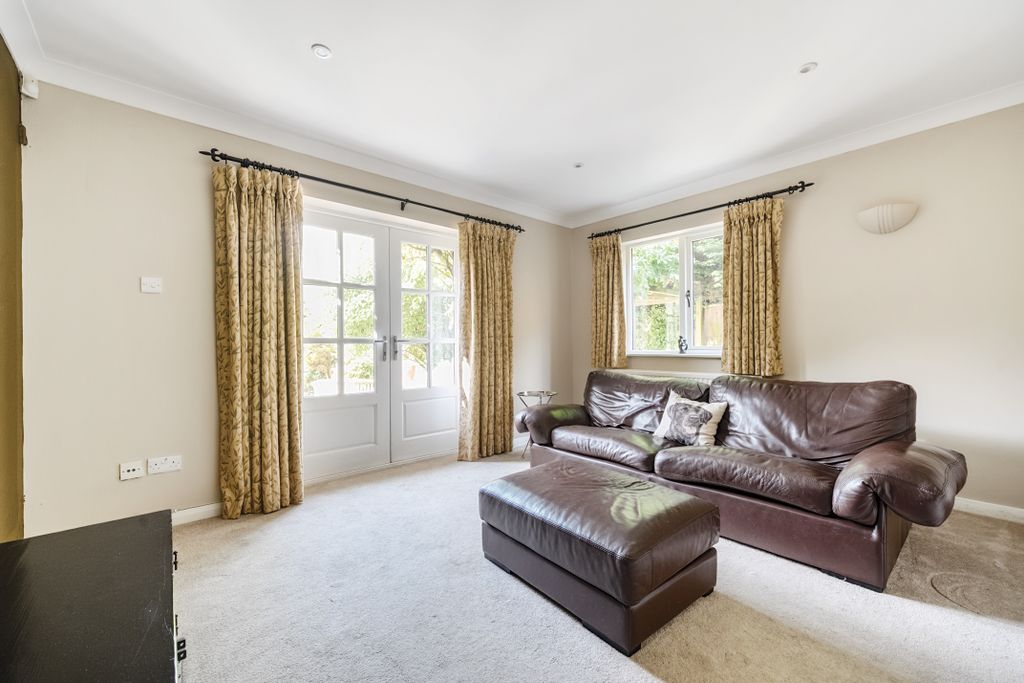 Additional image 7 of 5 bed detached house for saleThe Green, Henley-On-Thames RG9
