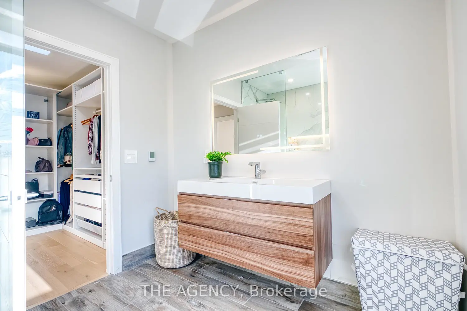 Additional image 16 of 519 Third Line