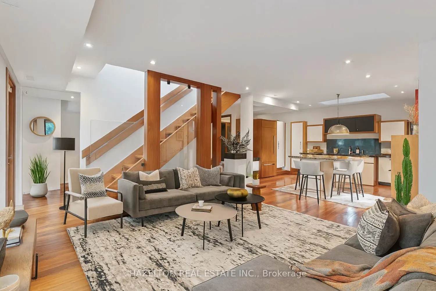 Additional image 7 of 32 Regal Road