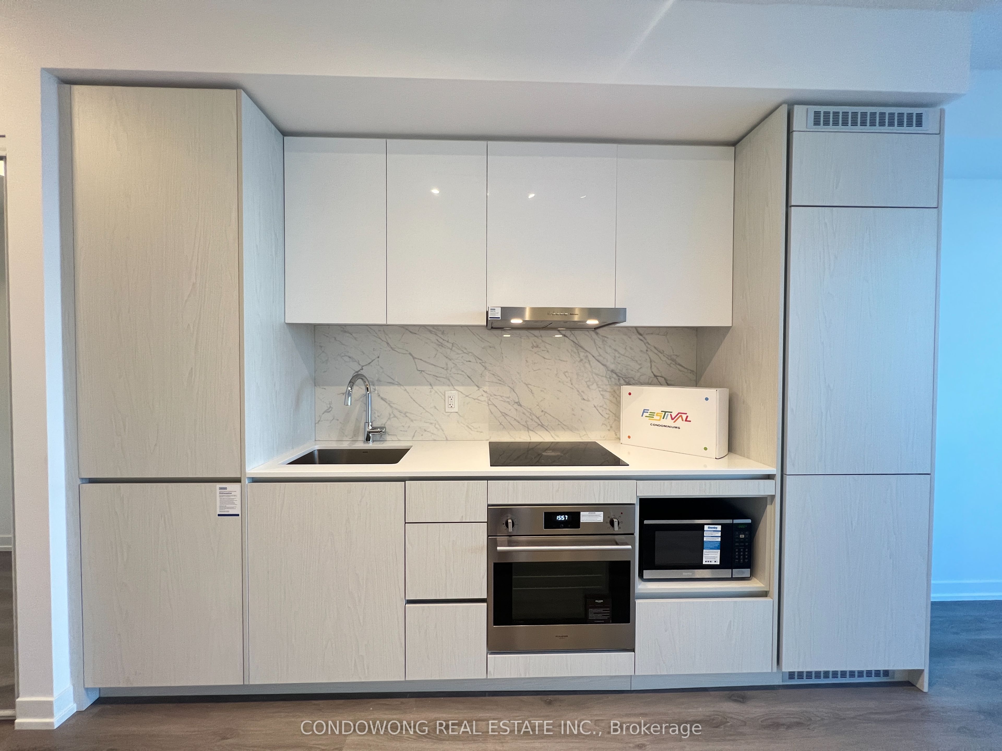 Additional image 2 of 2607-28 Interchange Way, Vaughan, ON, L4K 0P8