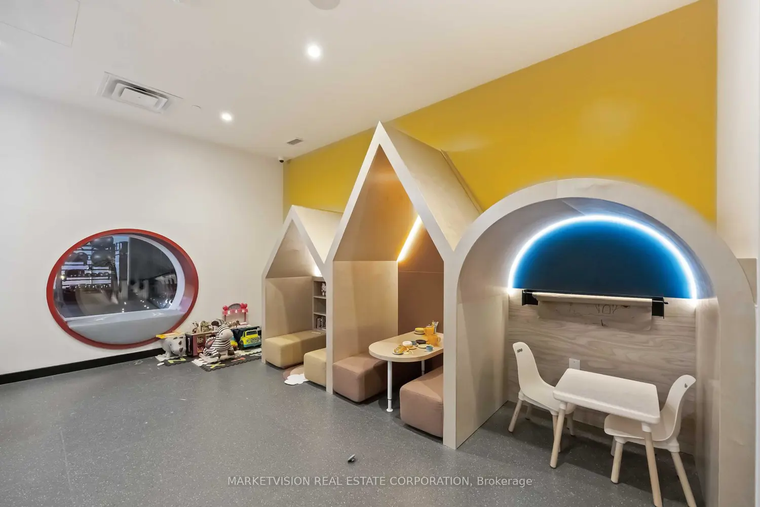 Additional image 13 of 689 The Queensway Street 505