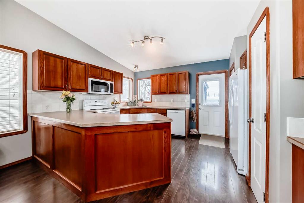 Additional image 3 of 35 Dentoom Close, Red Deer, AB, T4R 3H6