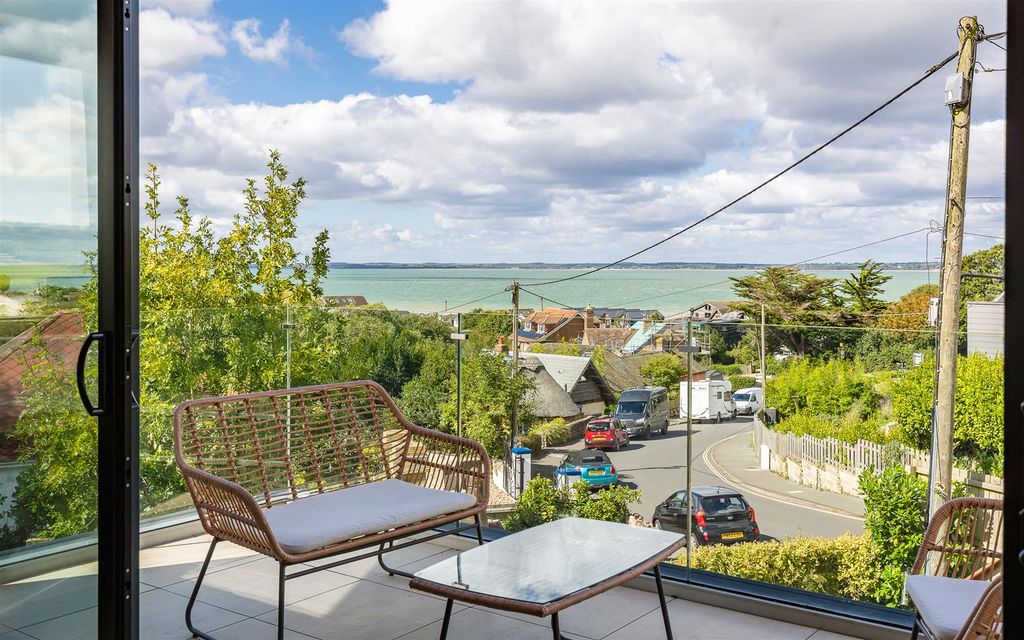 4 bed detached house for saleLower Church Road, Gurnard, Cowes PO31