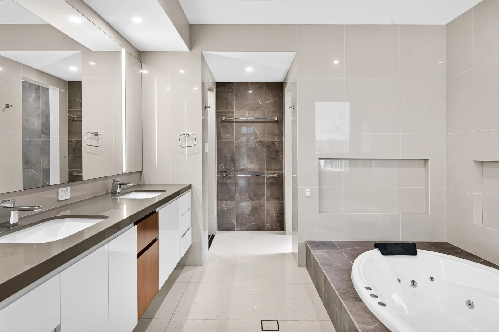 Additional image 14 of 2080 The Circle, Sanctuary Cove QLD 4212