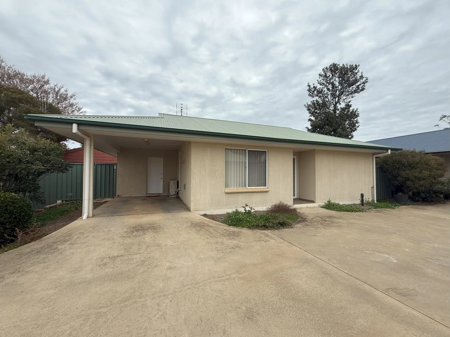 2/2A Wilga Street, Parkes NSW 2870
