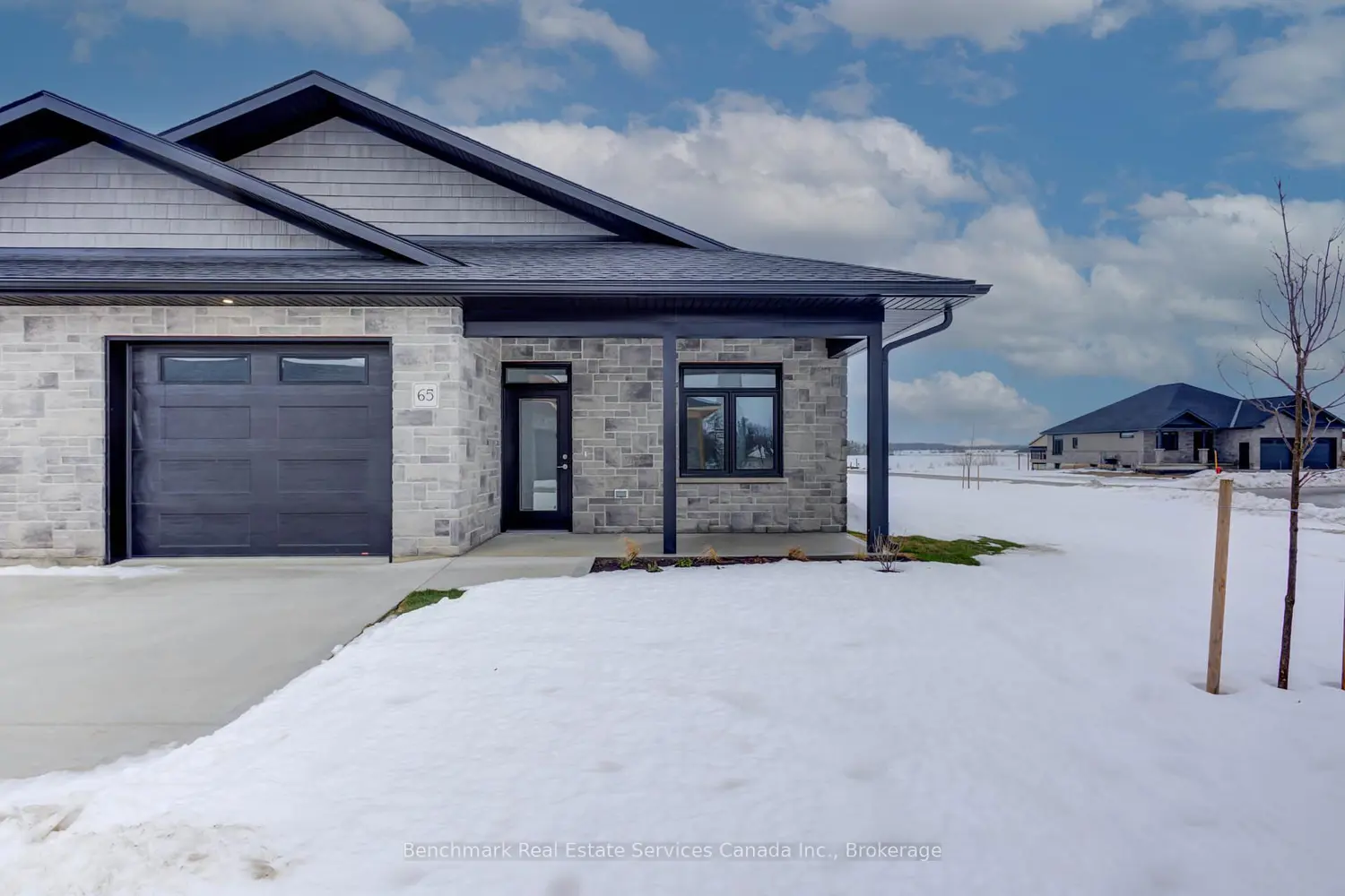 65 Cavalier Crescent photo 2