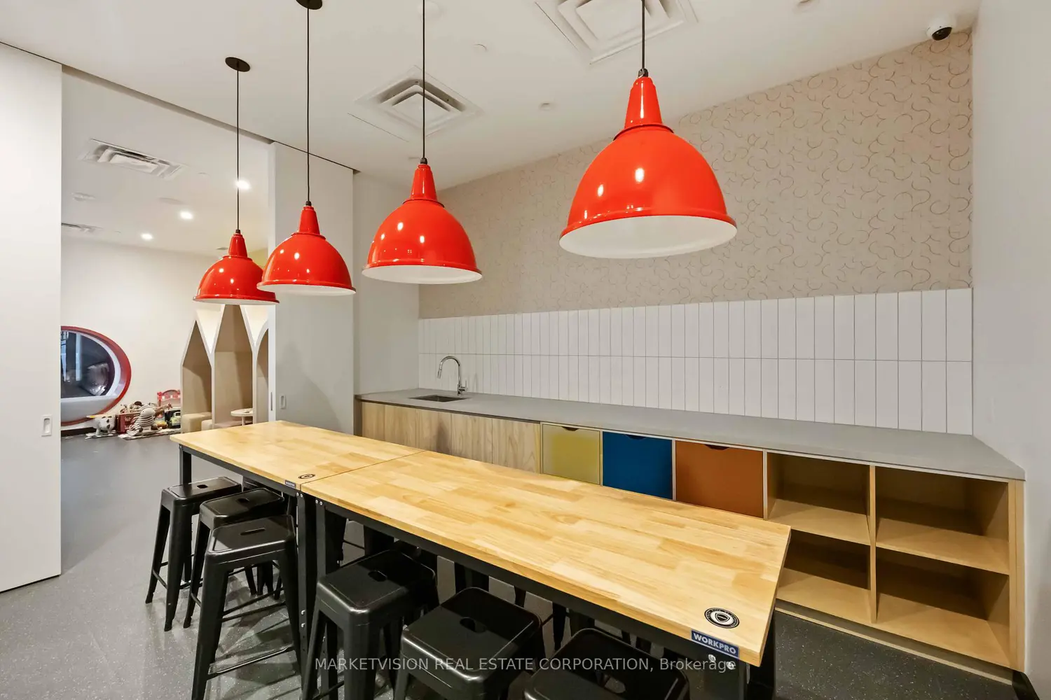 Additional image 12 of 689 The Queensway Street 505