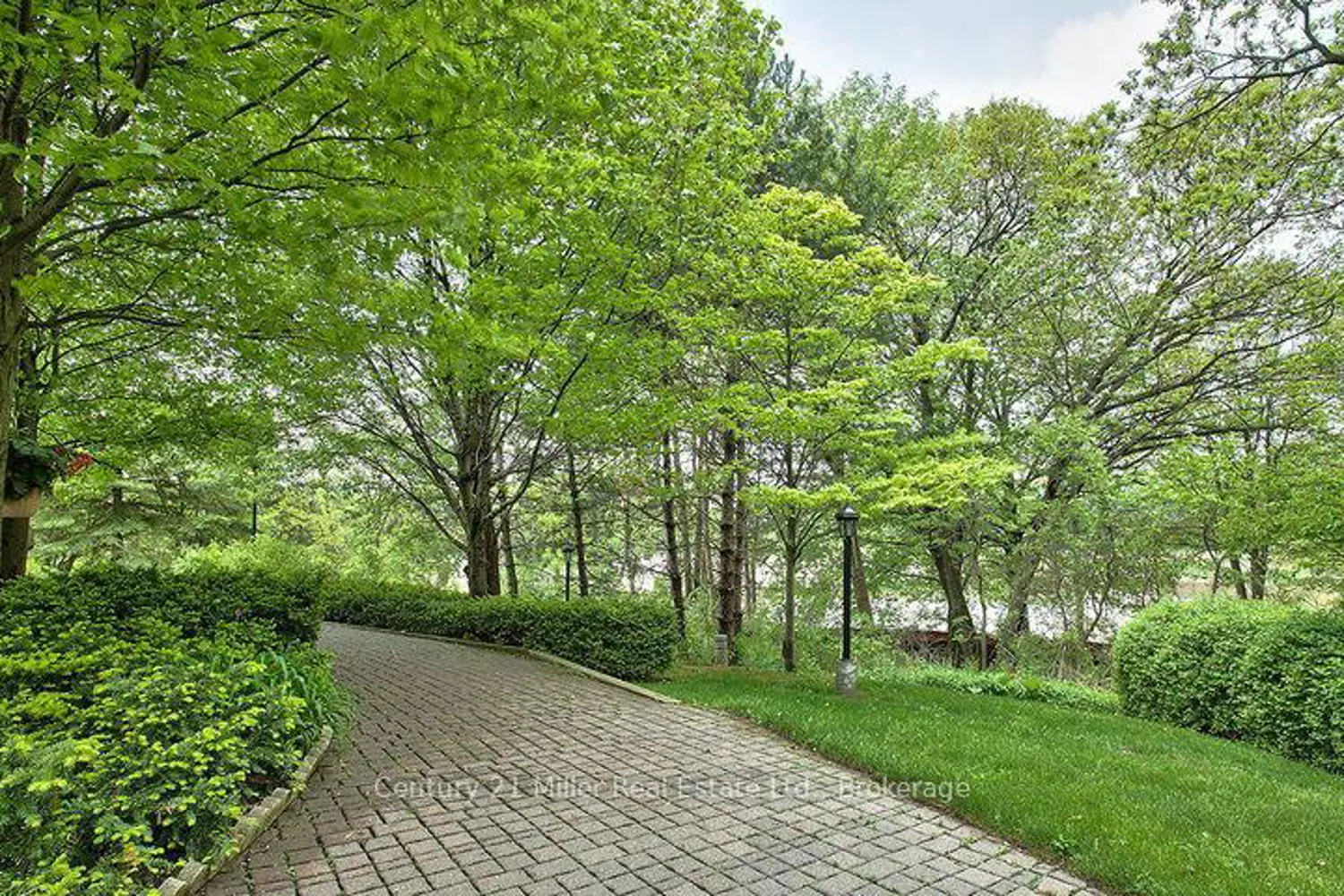 Additional image 19 of 2511 Lakeshore Road 319