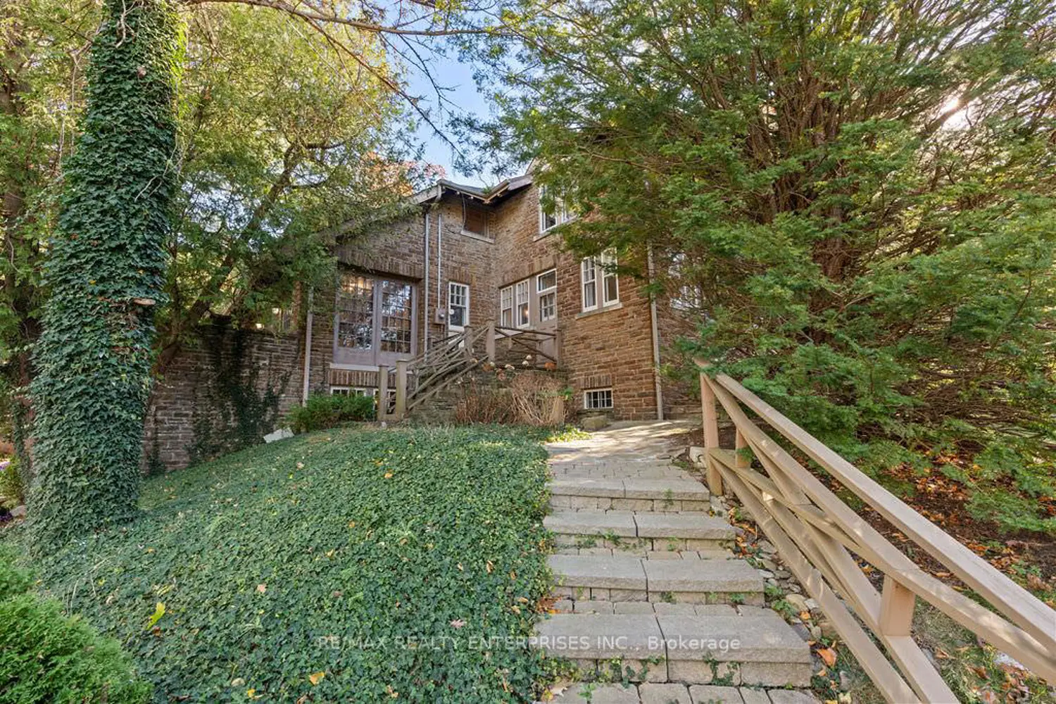 Additional image 17 of 1520 Pinetree Crescent