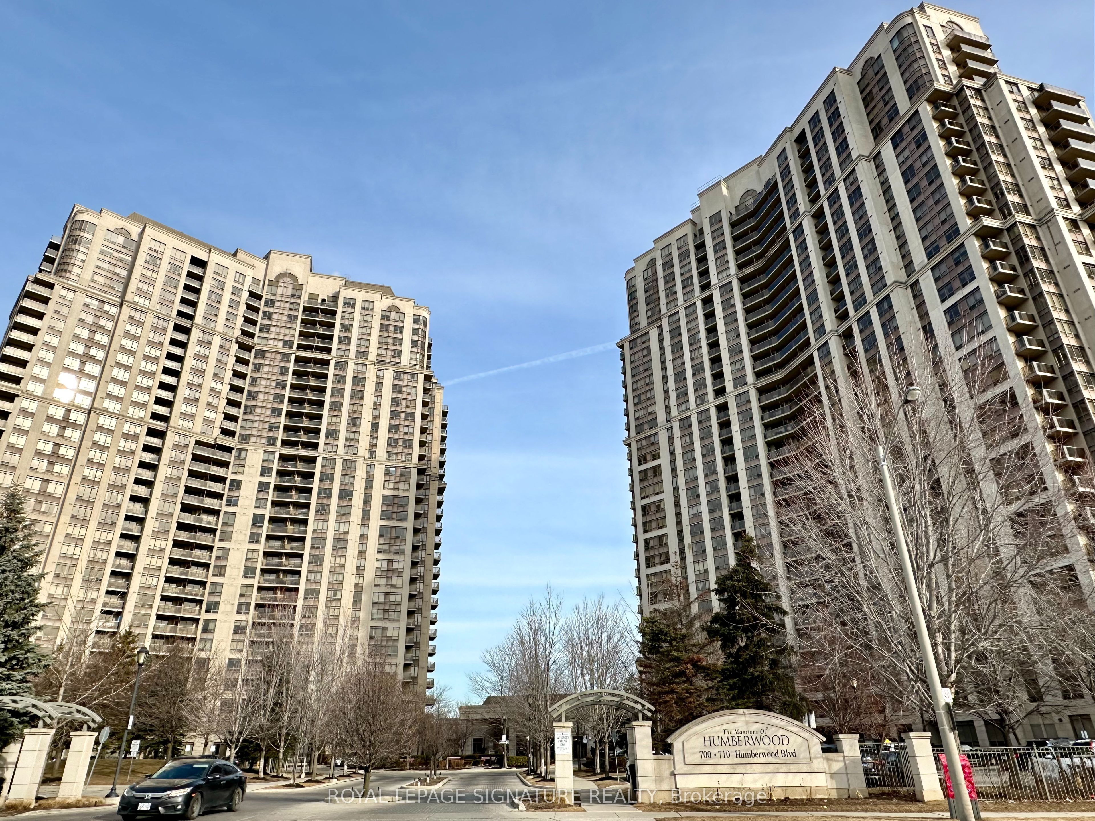 822-700 Humberwood Boulevard, Toronto, ON, M9W 7J4