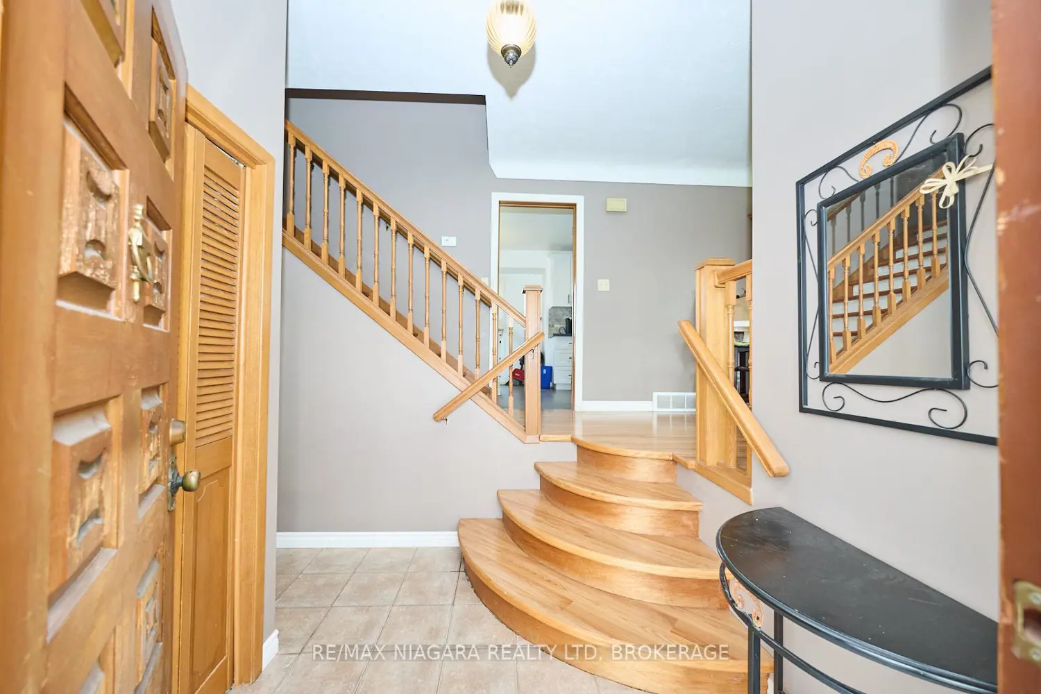 953 Grandview Road photo 2