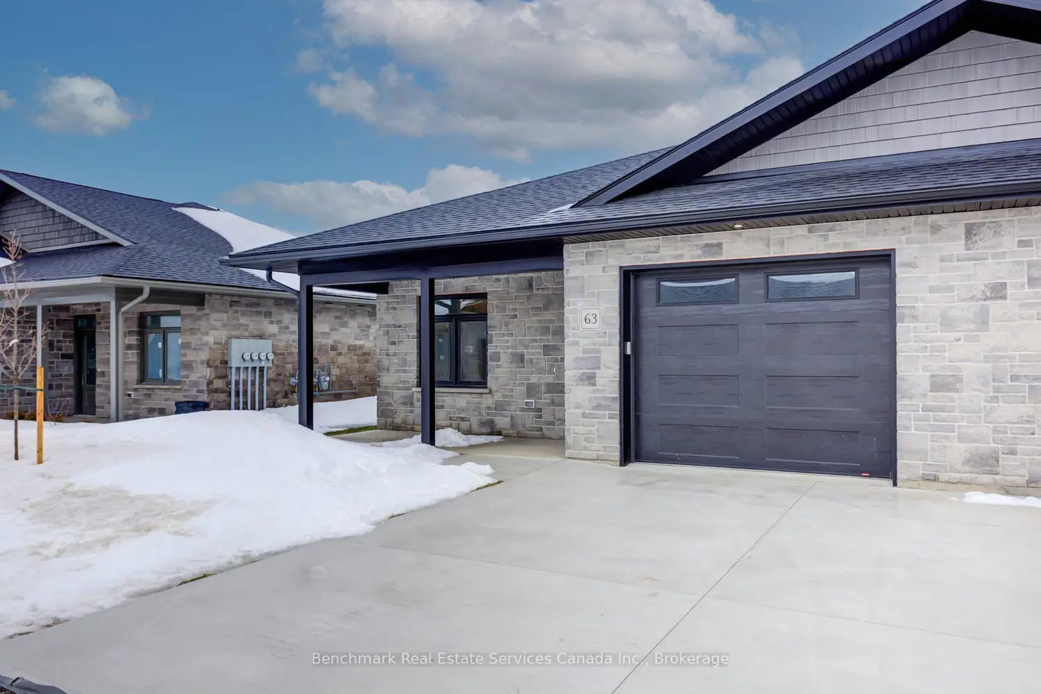 63 Cavalier Crescent photo 3