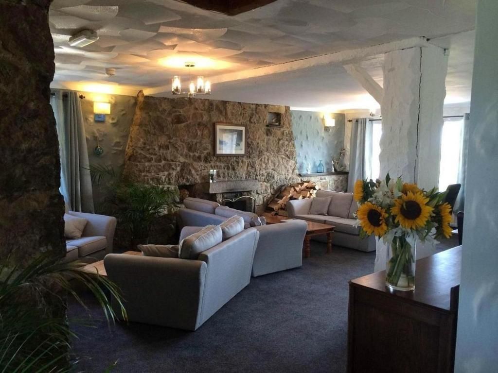 15 bed detached house for saleMoelfre, Anglesey LL72 photo 5