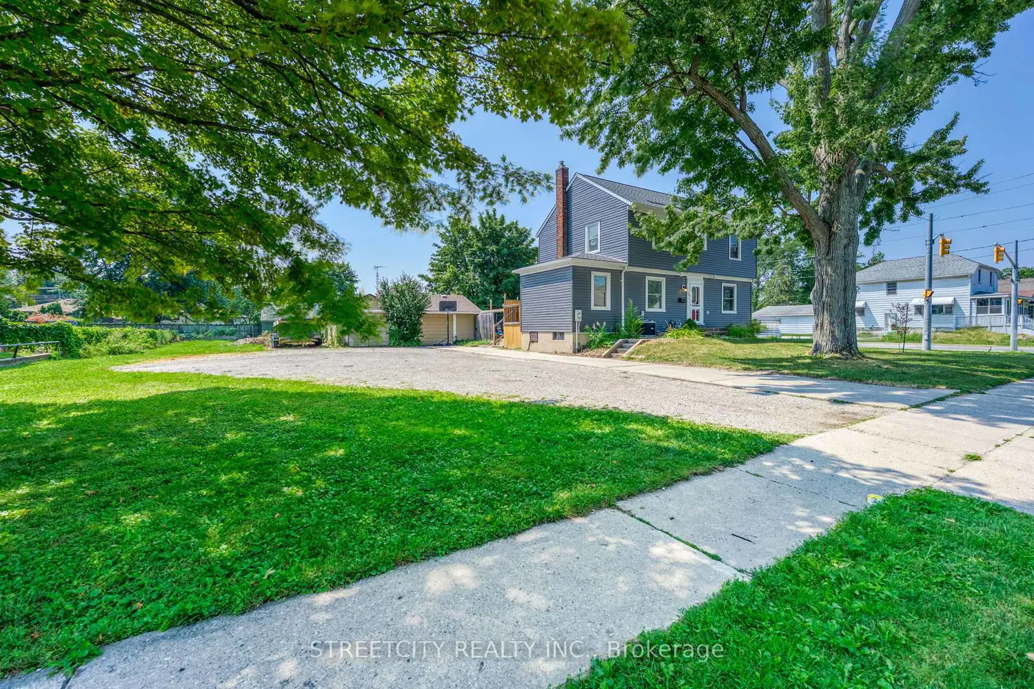 Additional image 3 of 703 Wellington Street