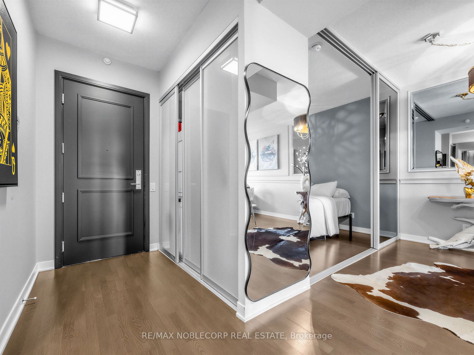 Additional image 3 of 2212-88 Park Lawn Road, Toronto, ON, M8Y 0B5