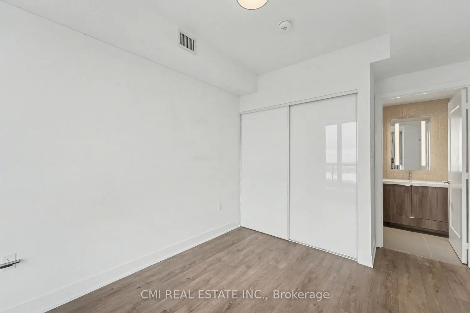 Additional image 13 of 585 Bloor Street 3317