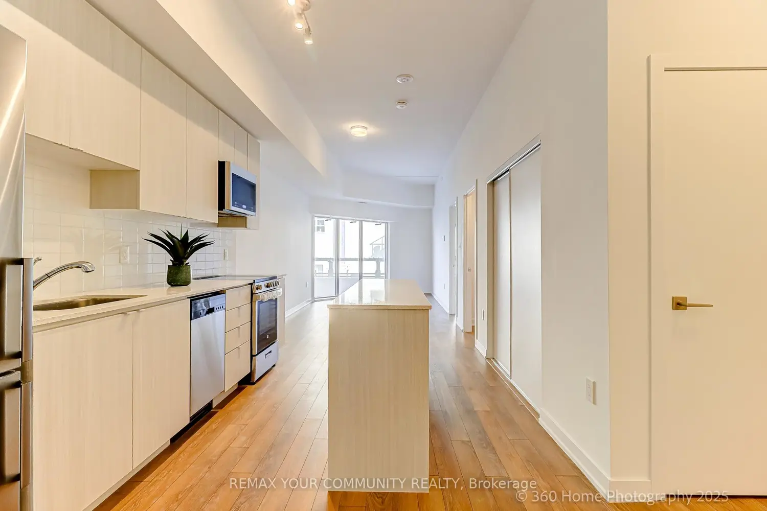 Additional image 7 of 2433 Dufferin Street 112