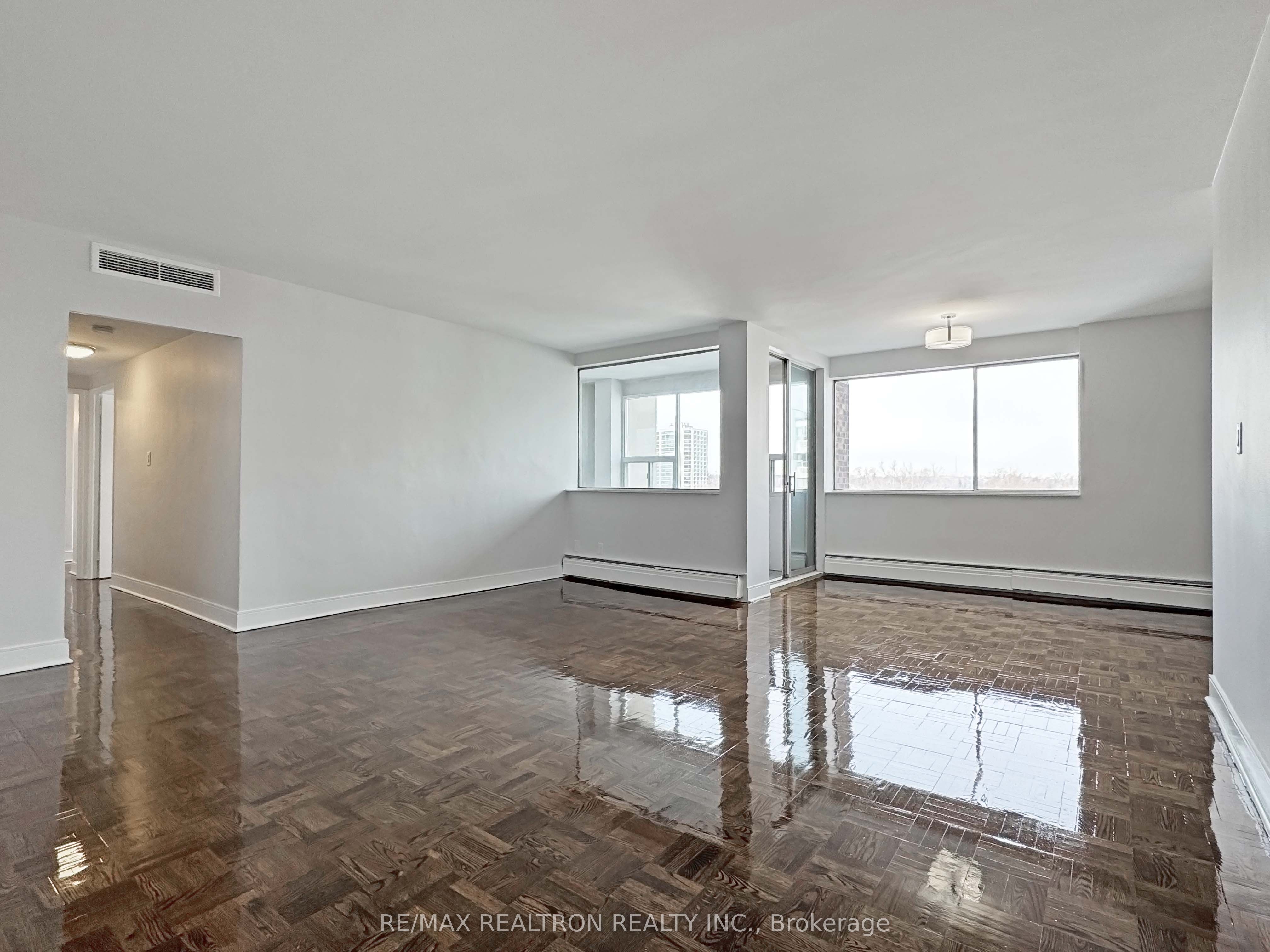 Additional image 2 of 1501-9 Deer Park Crescent, Toronto, ON, M4V 2C4