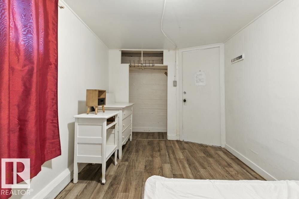 Additional image 8 of 10256 95 Street NW, Edmonton, AB, T5H2B4