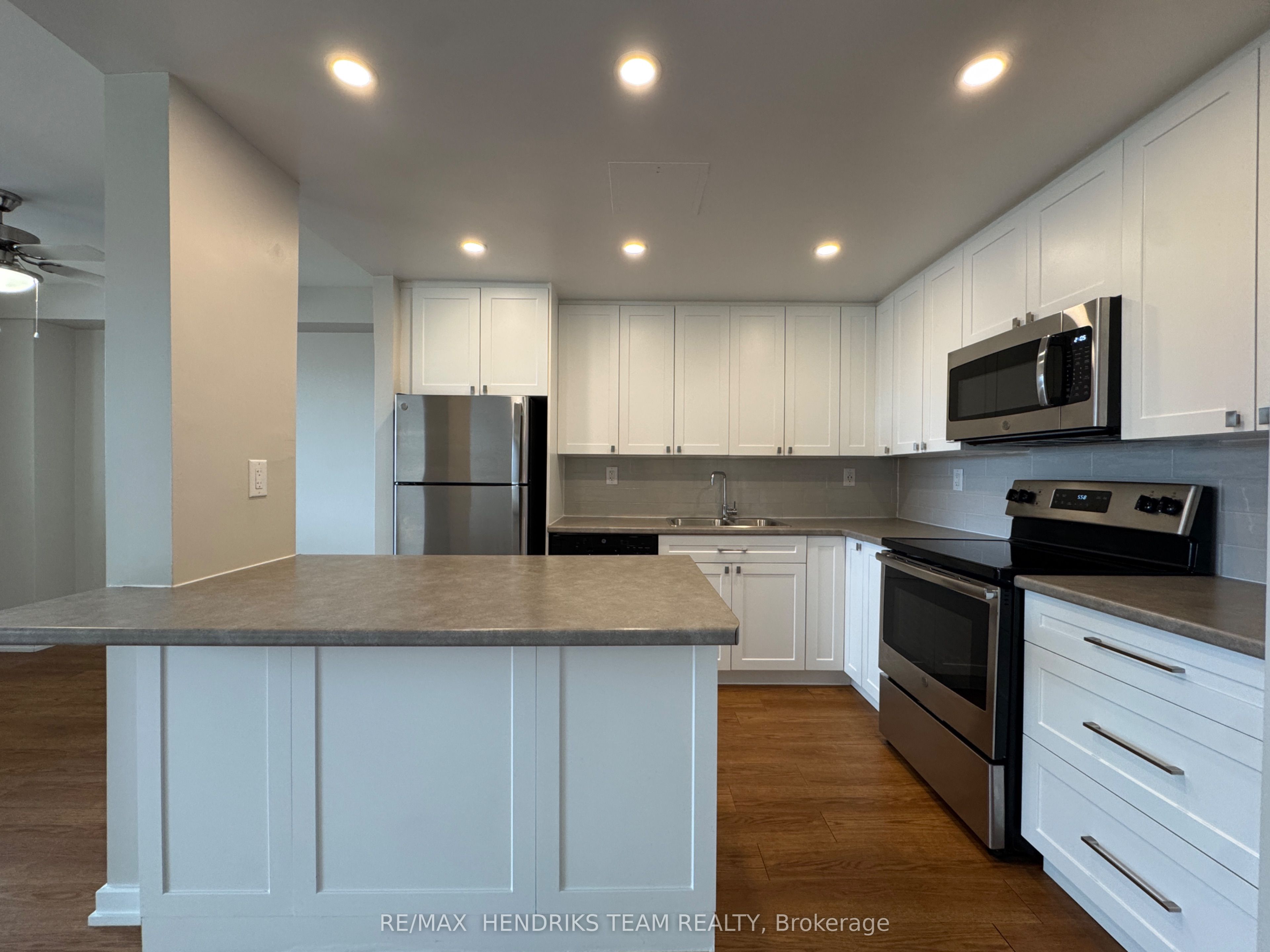Additional image 2 of 127-5611 Valley Way, Niagara Falls, ON, L2E 7A9