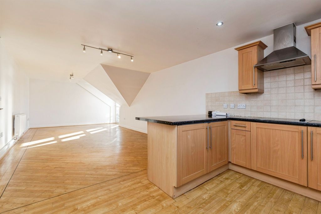 2 bed flat for saleMariners Point, Hartlepool TS24 photo 5