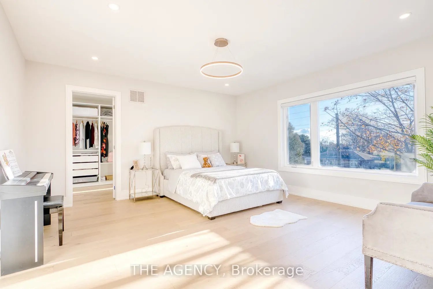 Additional image 14 of 519 Third Line