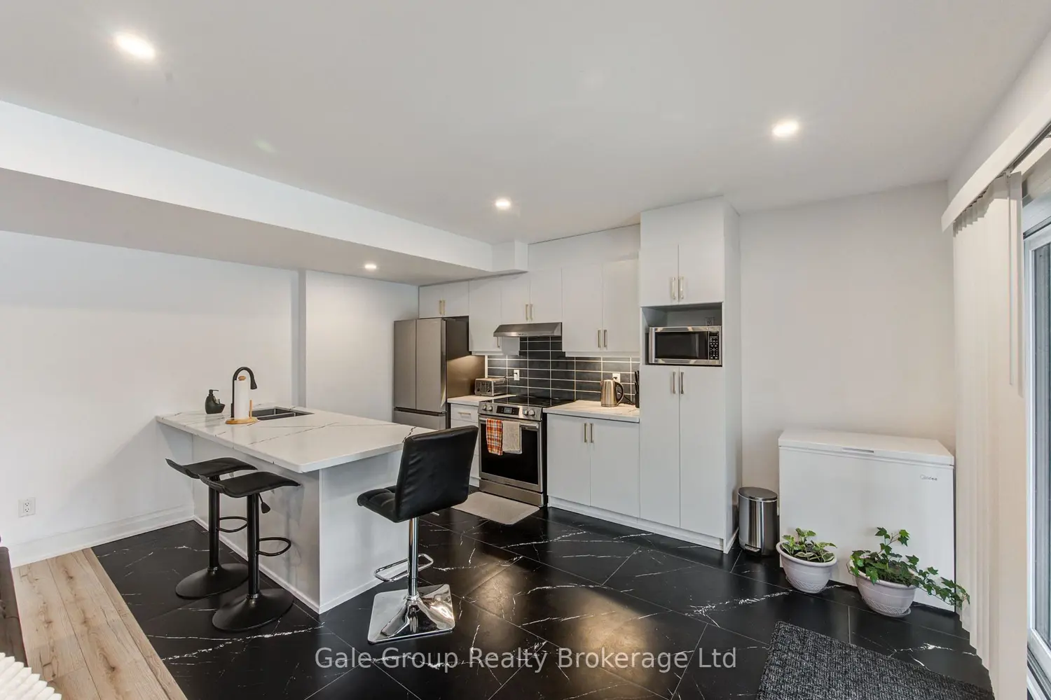 Additional image 12 of 409 Somme Street