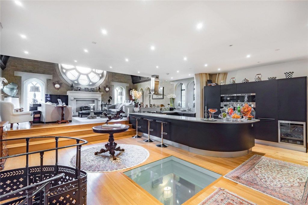 3 bed flat for saleThe Ridgeway, Mill Hill NW7 photo 2