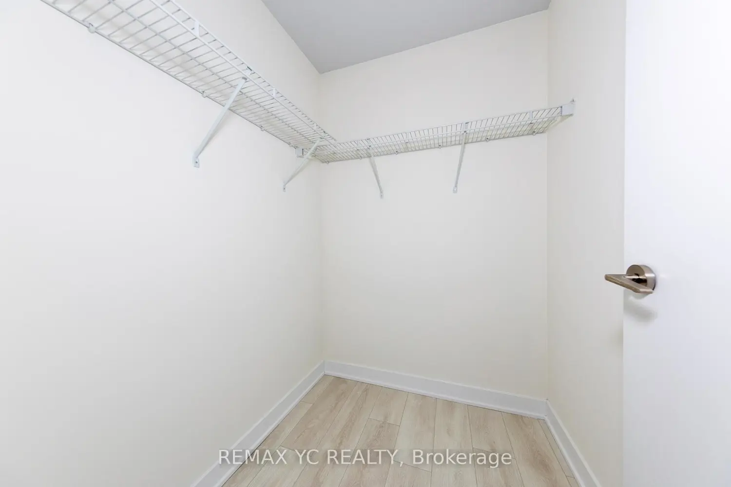 Additional image 8 of 2221 Yonge Street 1111