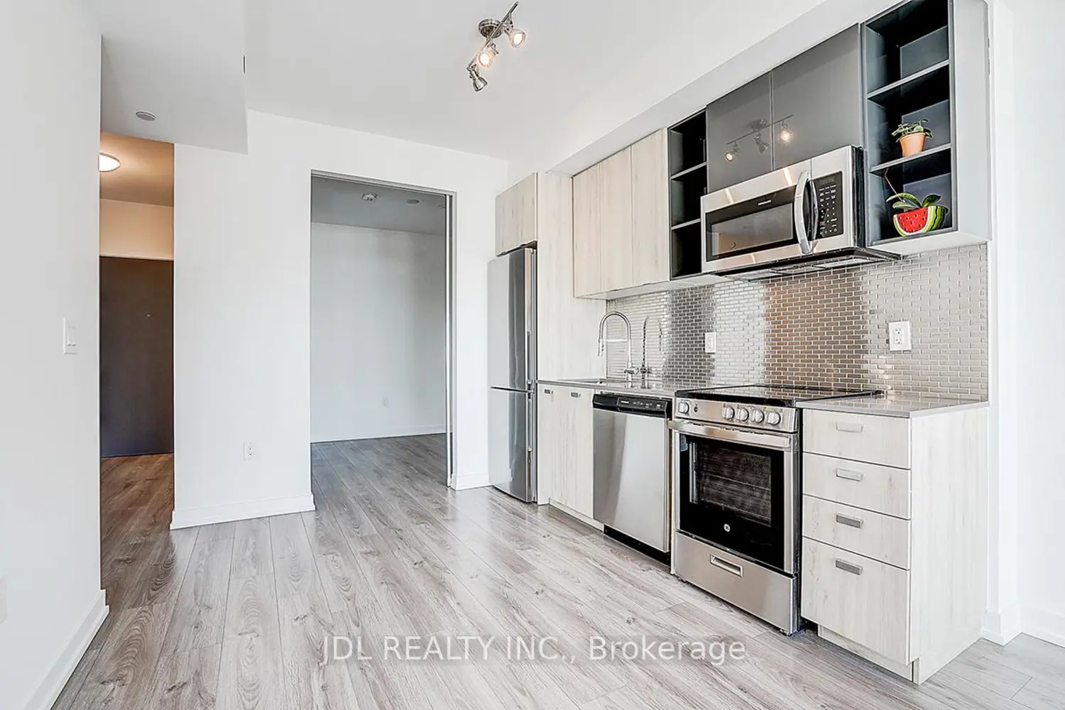 Additional image 7 of 10 De Boers Drive 808