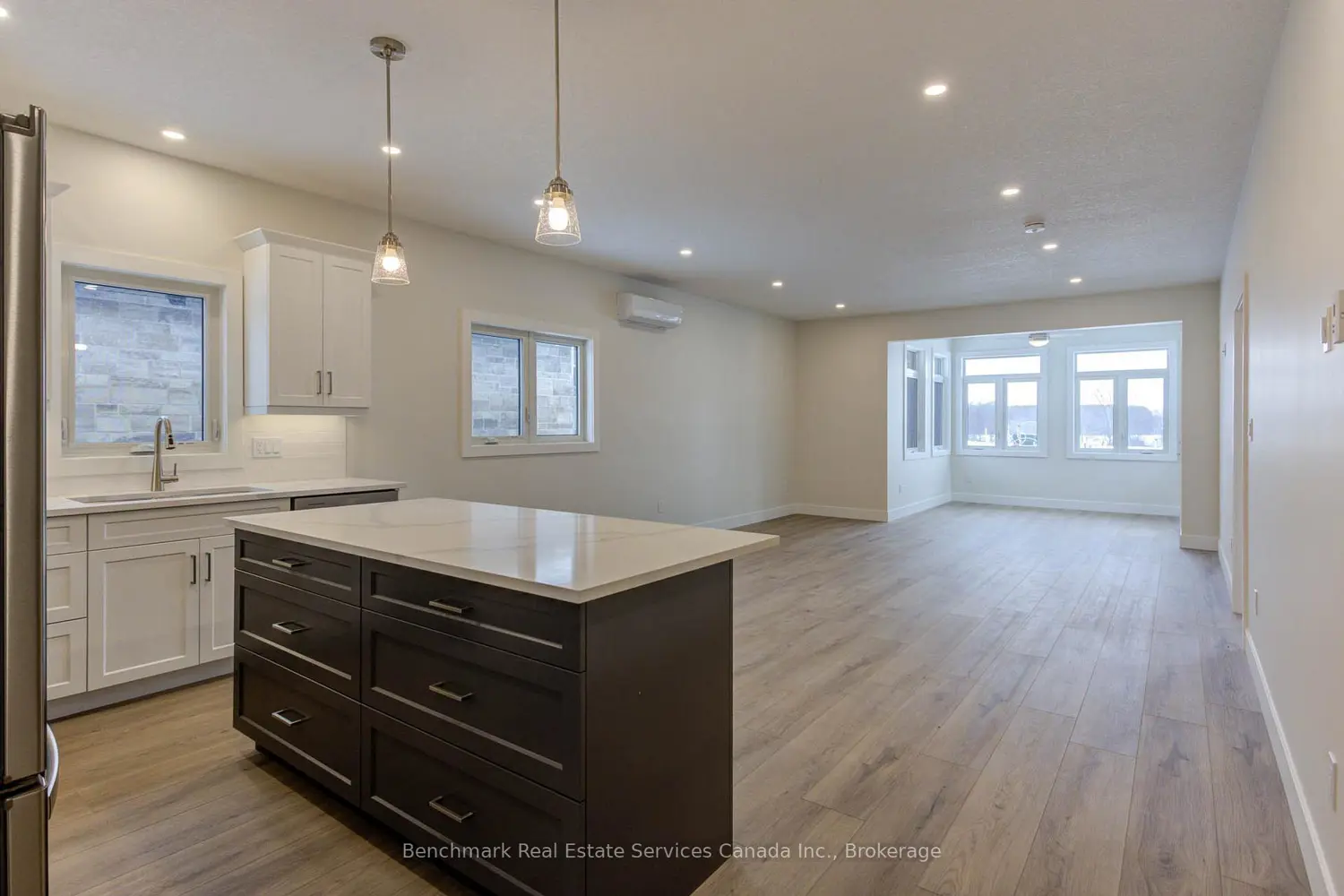63 Cavalier Crescent photo 5