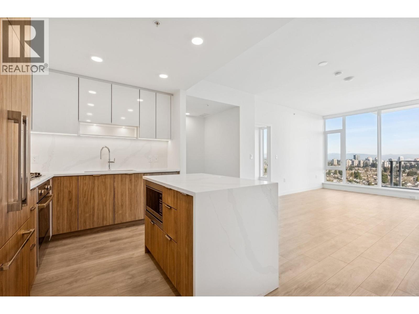 401 7728 PARK CRESCENT