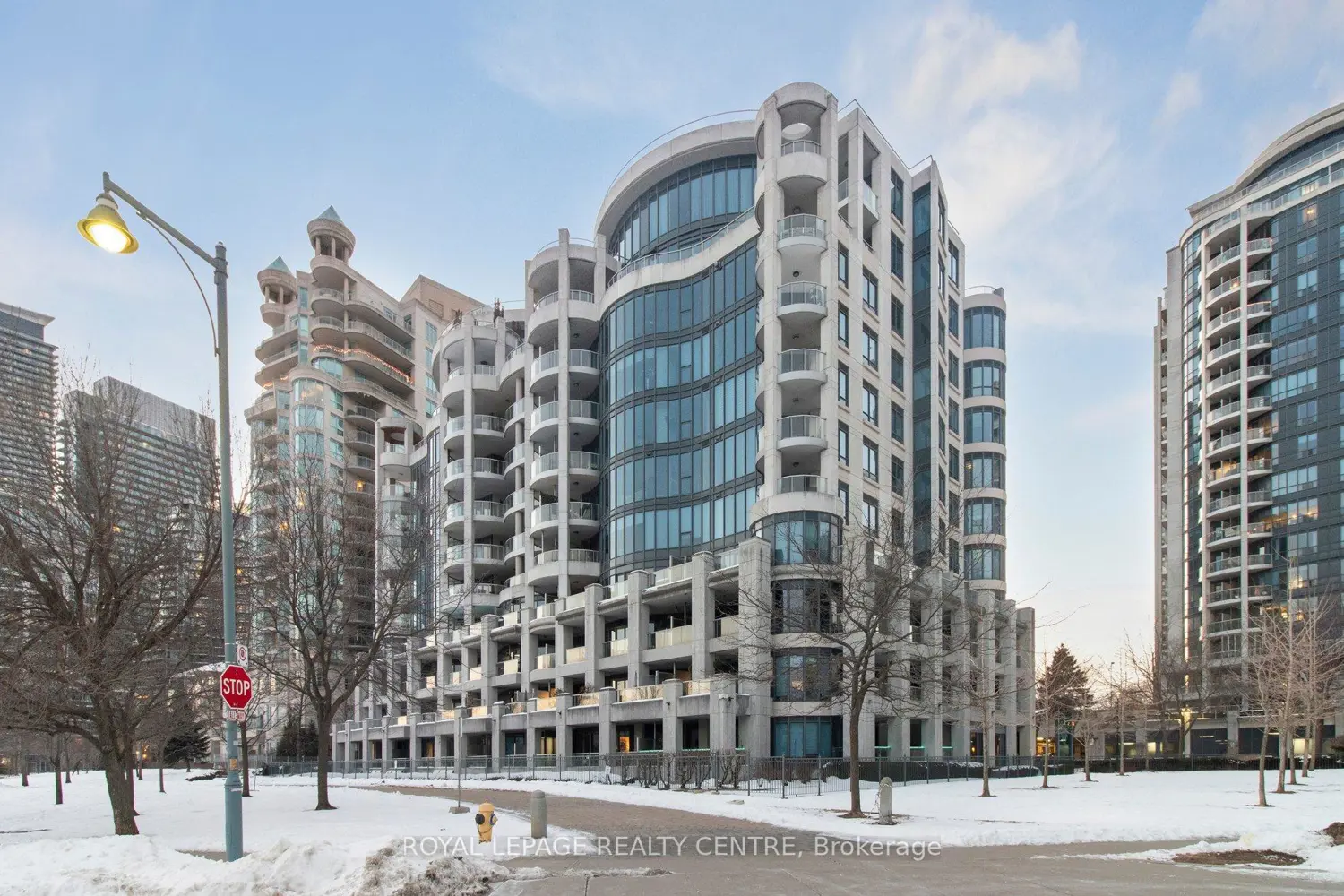 2095 Lake Shore Boulevard 220