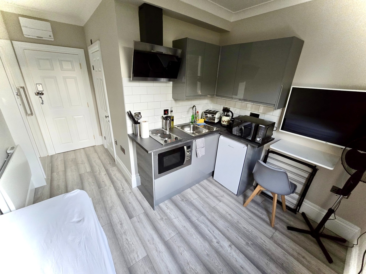 Additional image 2 of Studio Flat, Philbeach Gardens, SW5, N1 7GU