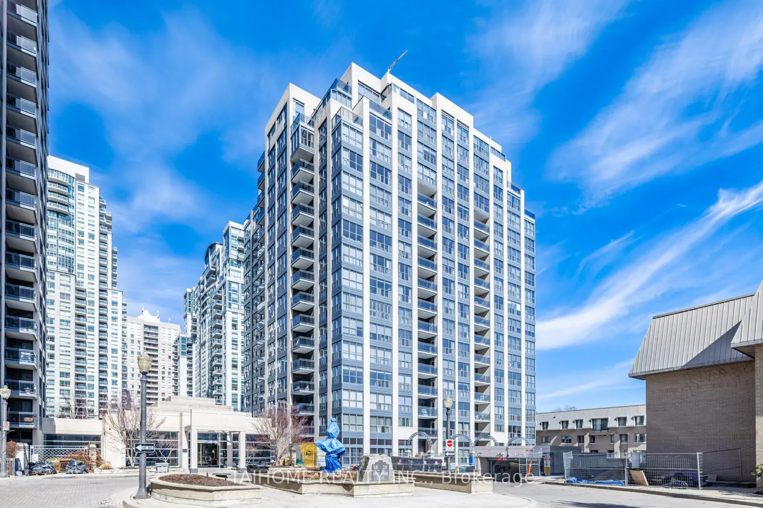 28 Hollywood Avenue 809