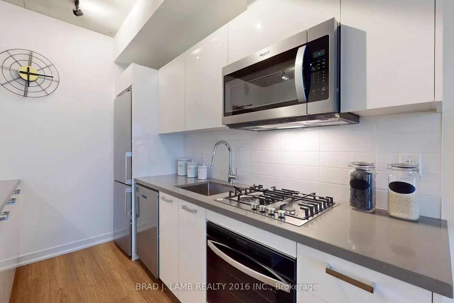 Additional image 9 of 195 Mccaul Street 1403