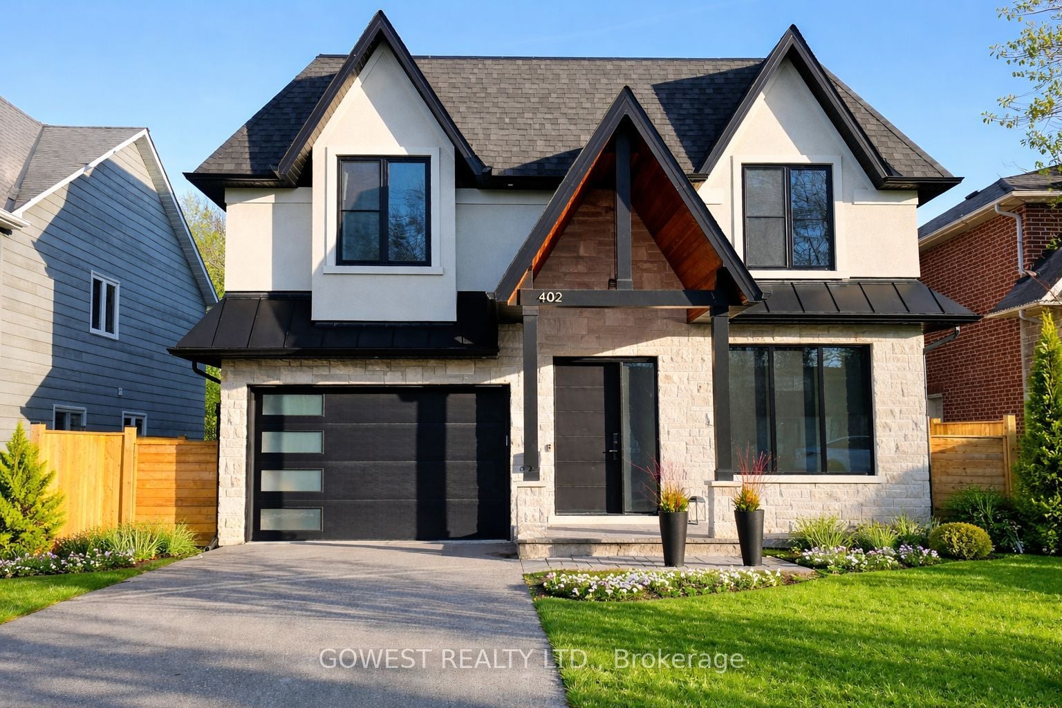 402 Niar Avenue, Mississauga, ON, L5G 1W3