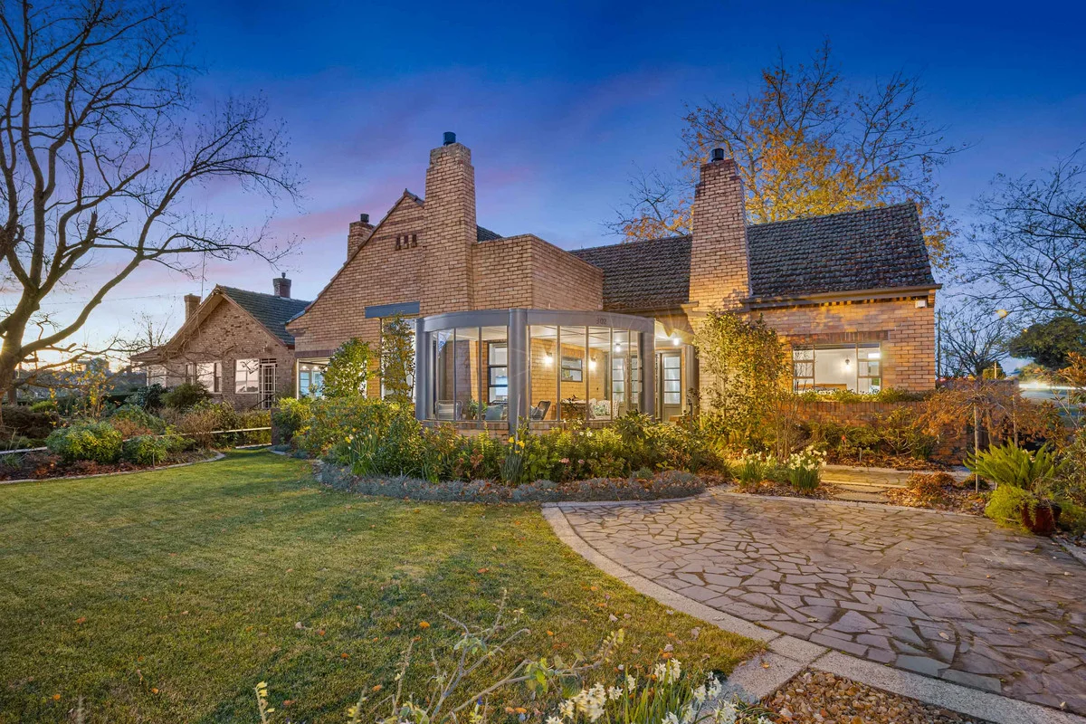 Additional image 2 of 302 Wendouree Parade, Lake Wendouree VIC 3350