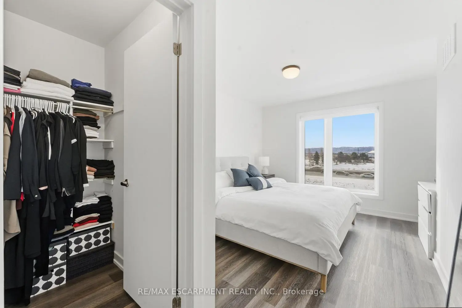 Additional image 11 of 590 North Service Road 44