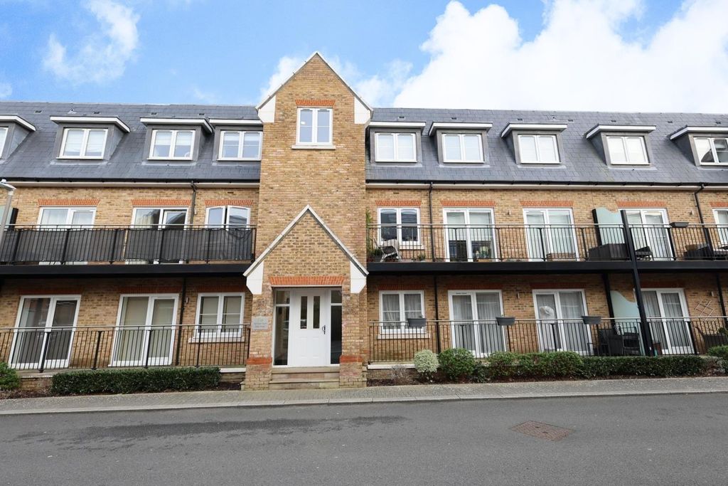 2 bed flat for saleEden Road, Dunton Green, Sevenoaks TN14