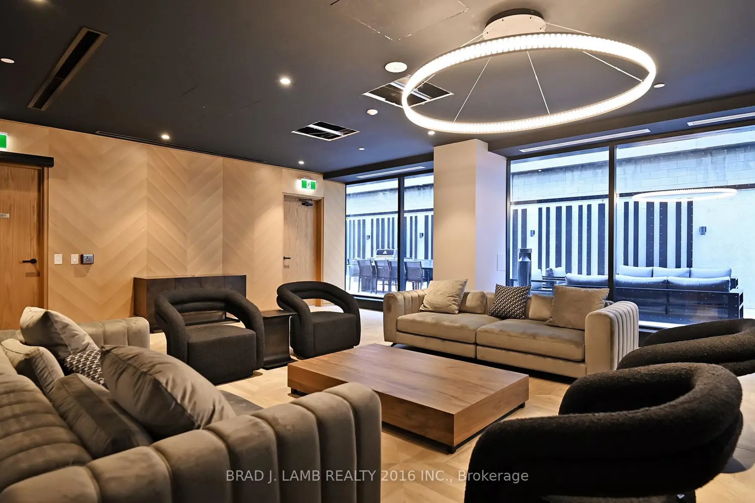 Additional image 18 of 195 Mccaul Street 1501