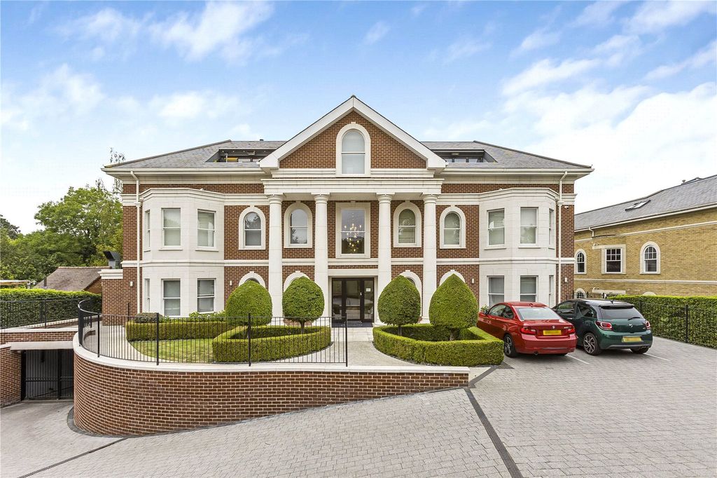 3 bed flat for saleCockfosters Road, Hadley Wood EN4