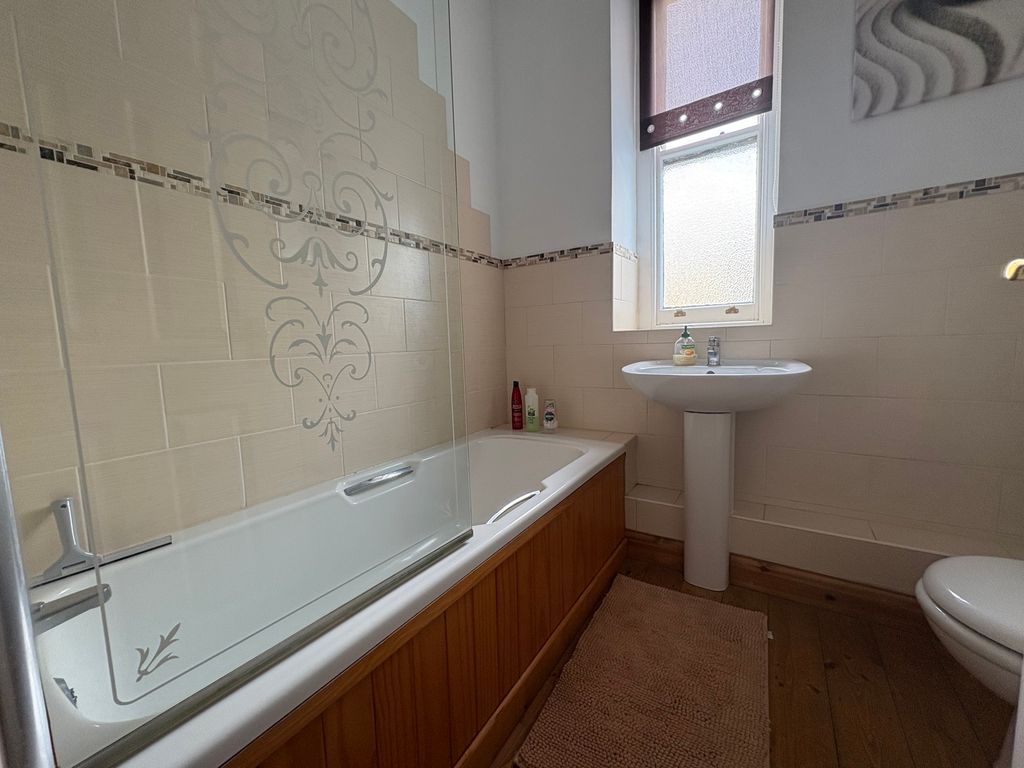 Additional image 11 of 2 bed flat for saleFlat 5, Ashley House, Upper Frog Street, Tenby, Pembrokeshire SA70