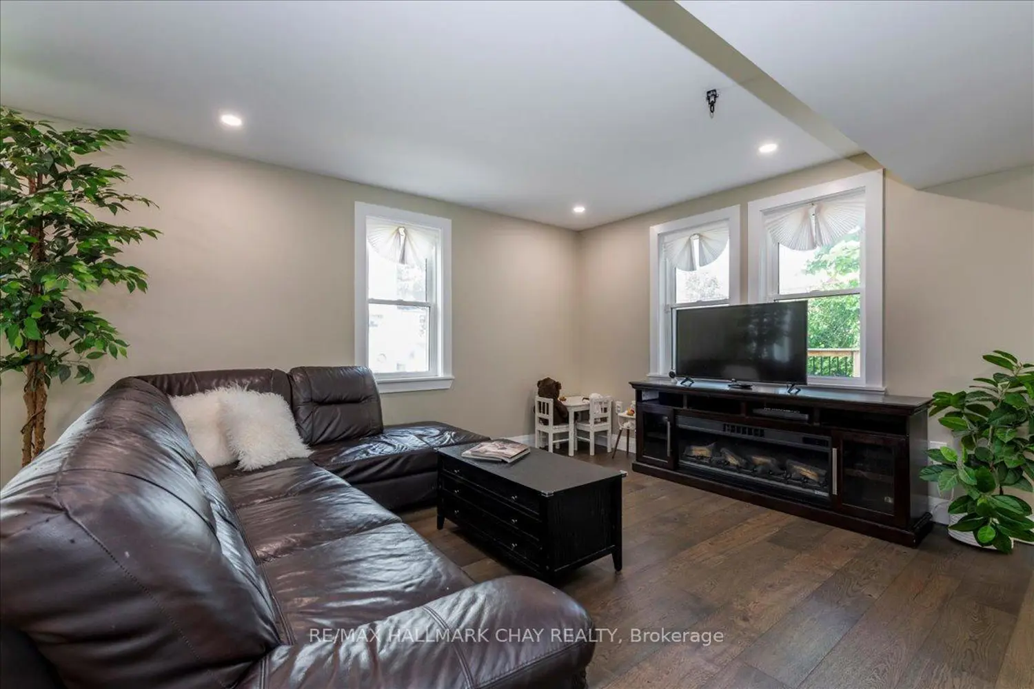 Additional image 2 of 3366 Muskoka Street