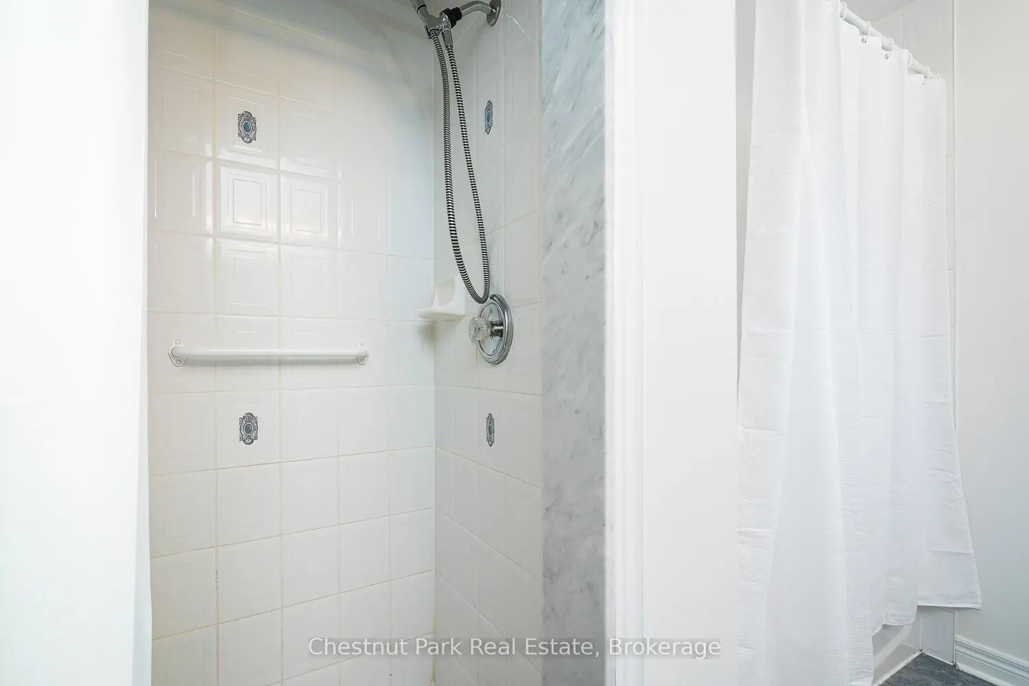 Additional image 16 of 16 Green Pine Crescent
