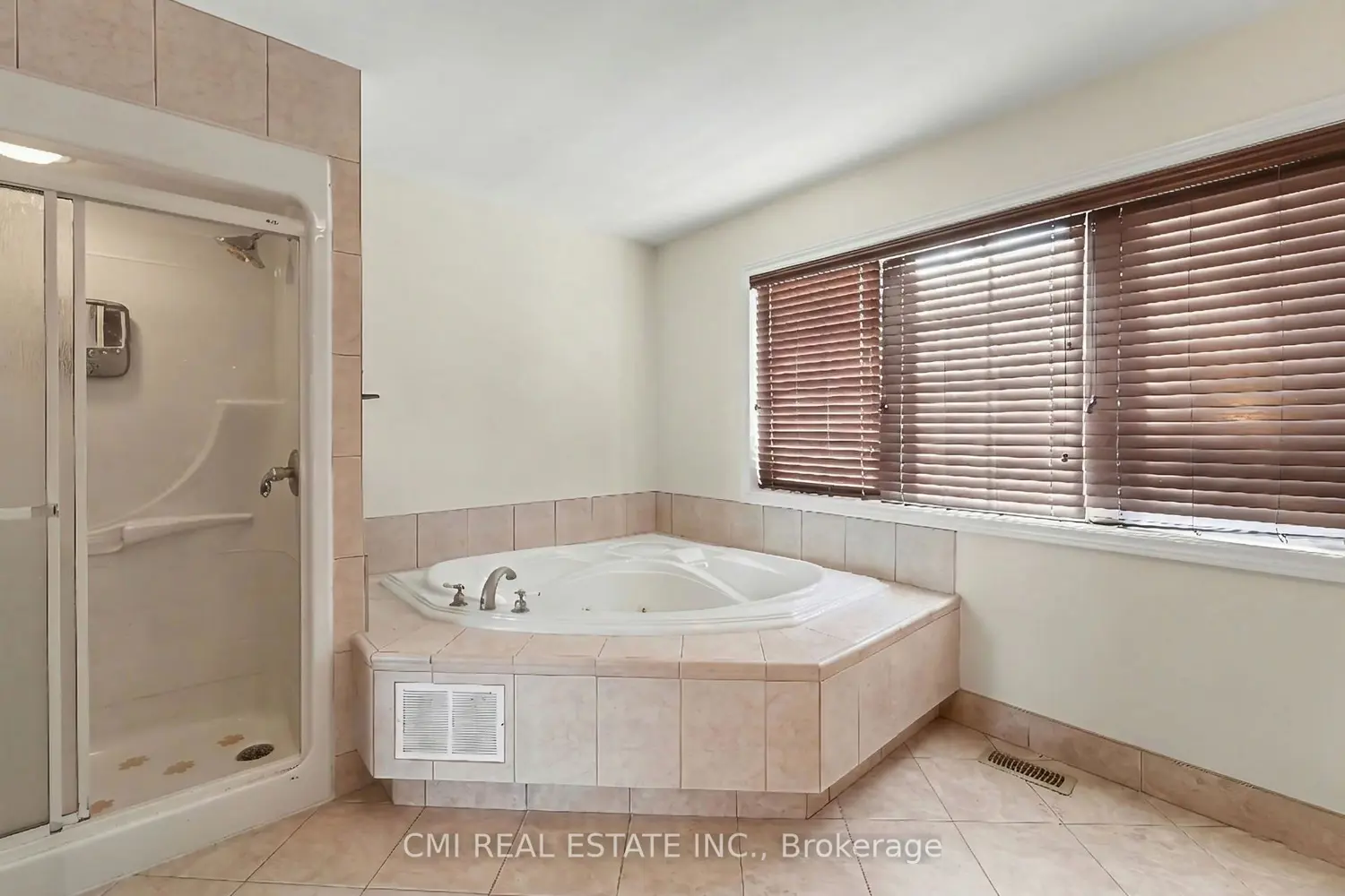 Additional image 5 of 2500 Lookout Drive