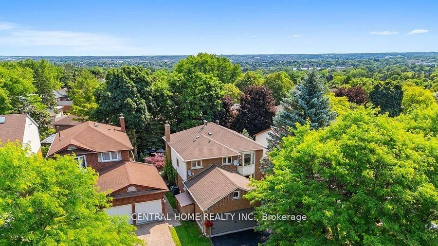Additional image 2 of 30 Moffat Crescent, Aurora, ON, L4G 4Z8