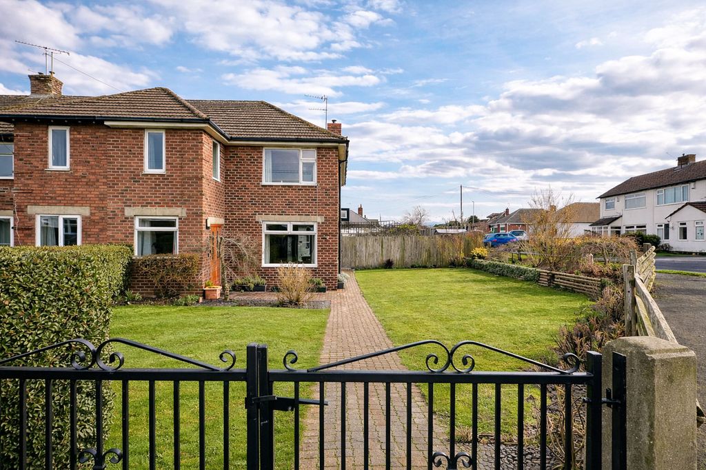 3 bed semi-detached house for saleMilner Road, Wirral CH60