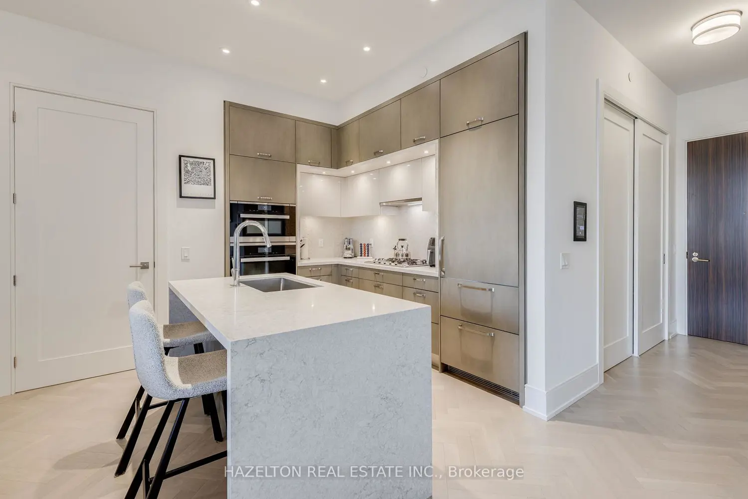 Additional image 4 of 455 Wellington Street 301