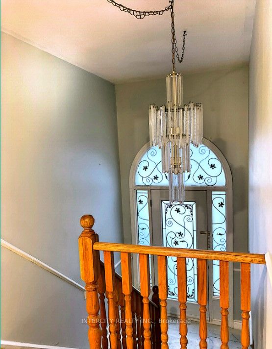 Additional image 3 of Upper Level -308 Centre Street N, Brampton, ON, L6V 2R4